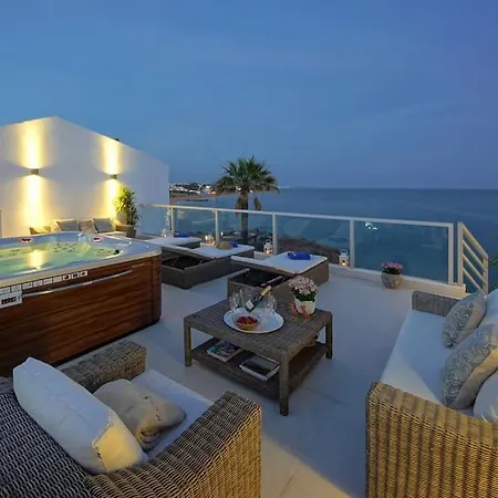 Casa Coelho - Jacuzzi Rooftop- Frente Mar- Chic 호텔